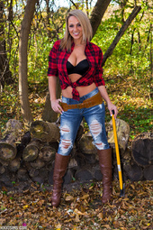 Picture 1 - Nikki Sims the Lumberjack